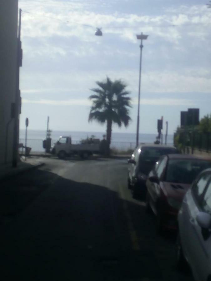 Blue Sea Apartment Aci Castello Luaran gambar