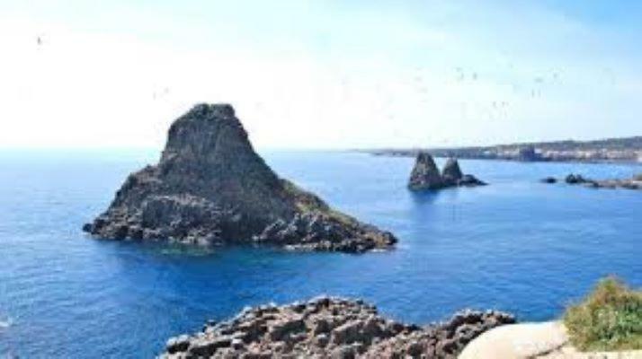 Blue Sea Apartment Aci Castello Luaran gambar