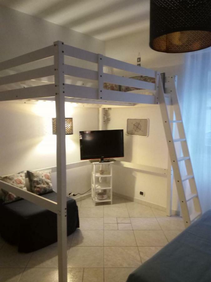 Blue Sea Apartment Aci Castello Luaran gambar